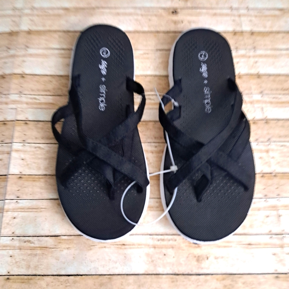 Sage + Simple Women's Black Lightweight Strappy Flip Flop Sandals Sz 7